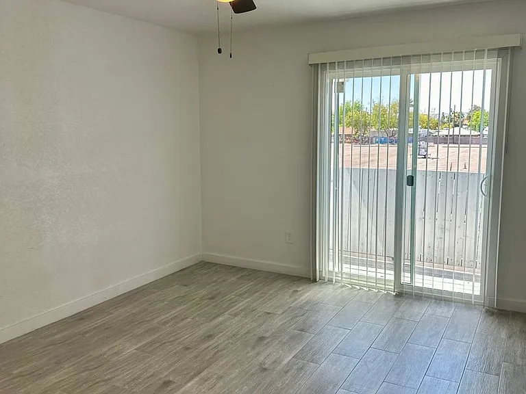 1504 E Indianola Ave — Photo 13