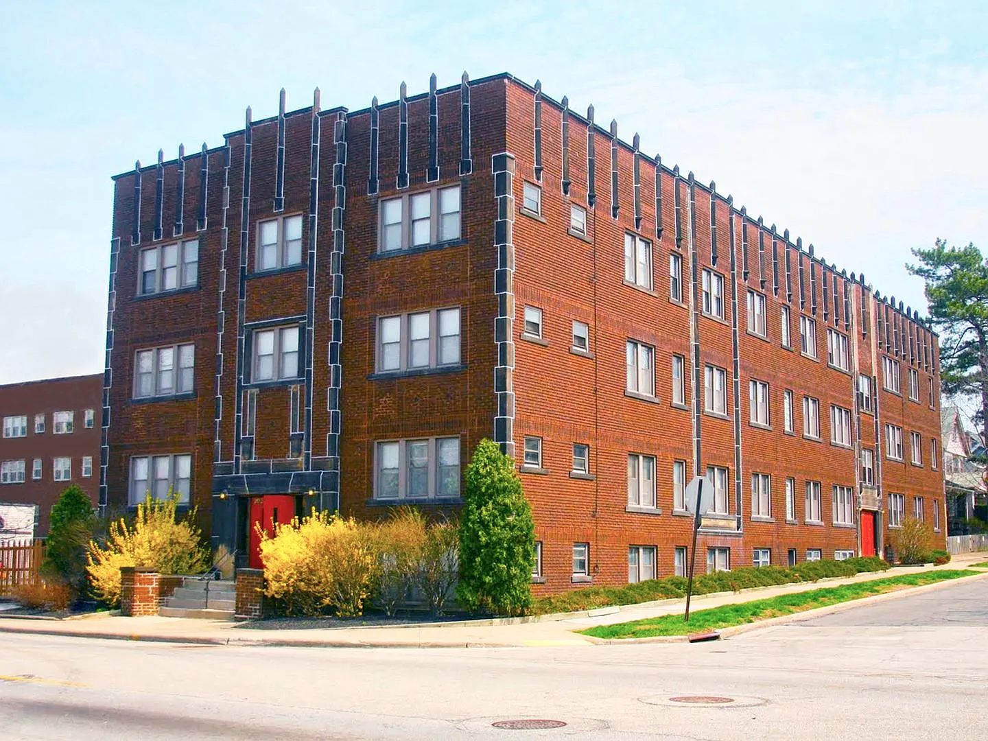 Lee-Yorkshire Apartments — Photo 3