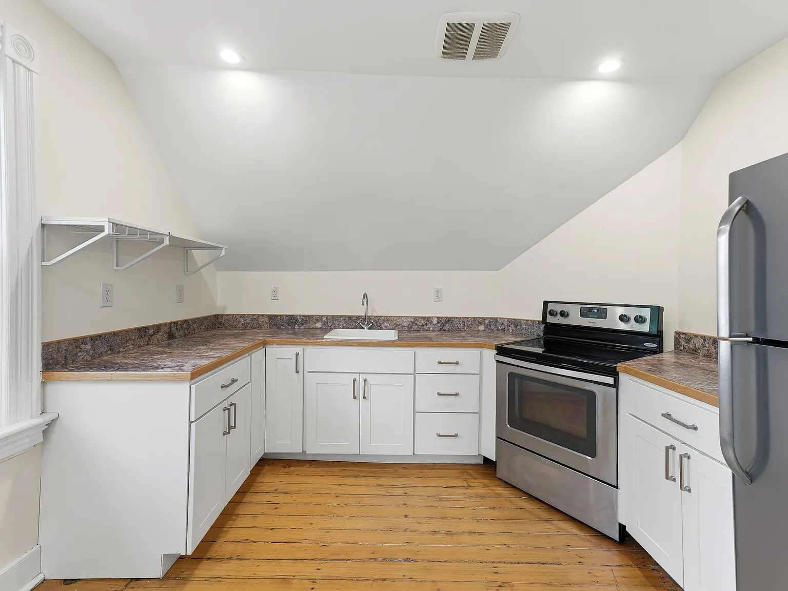 3 bed, 1450 sqft, $2,500 — Photo 3