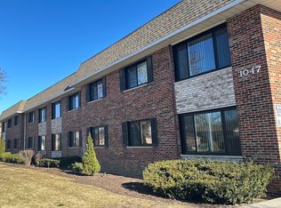 1045 S Evergreen Ave #102, Arlington Heights, IL 60005