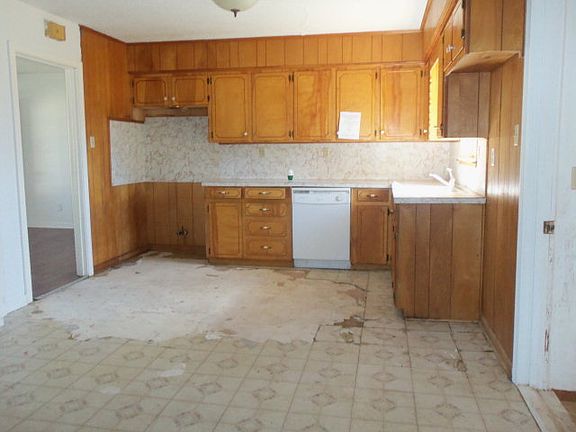3rd image of 3781 Highland Dr
