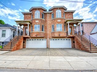 208A 3rd St #A, Palisades Park, NJ 07650