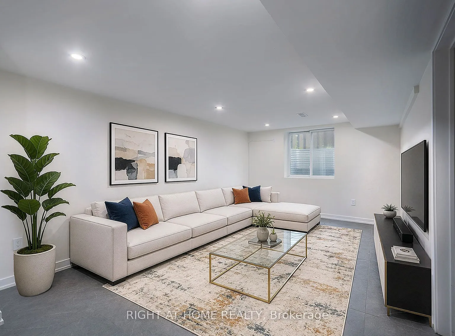 3 bed, $2,200 — Photo 1