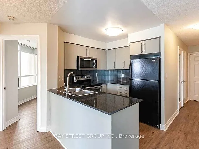 310 Burnhamthorpe Rd W #1913 — Photo 11