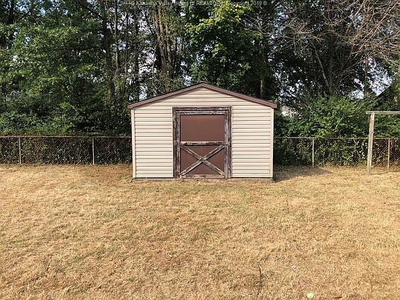 3rd image of 16 Dickson Ln