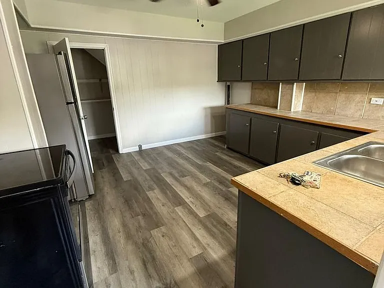 334 N Main St — Photo 6