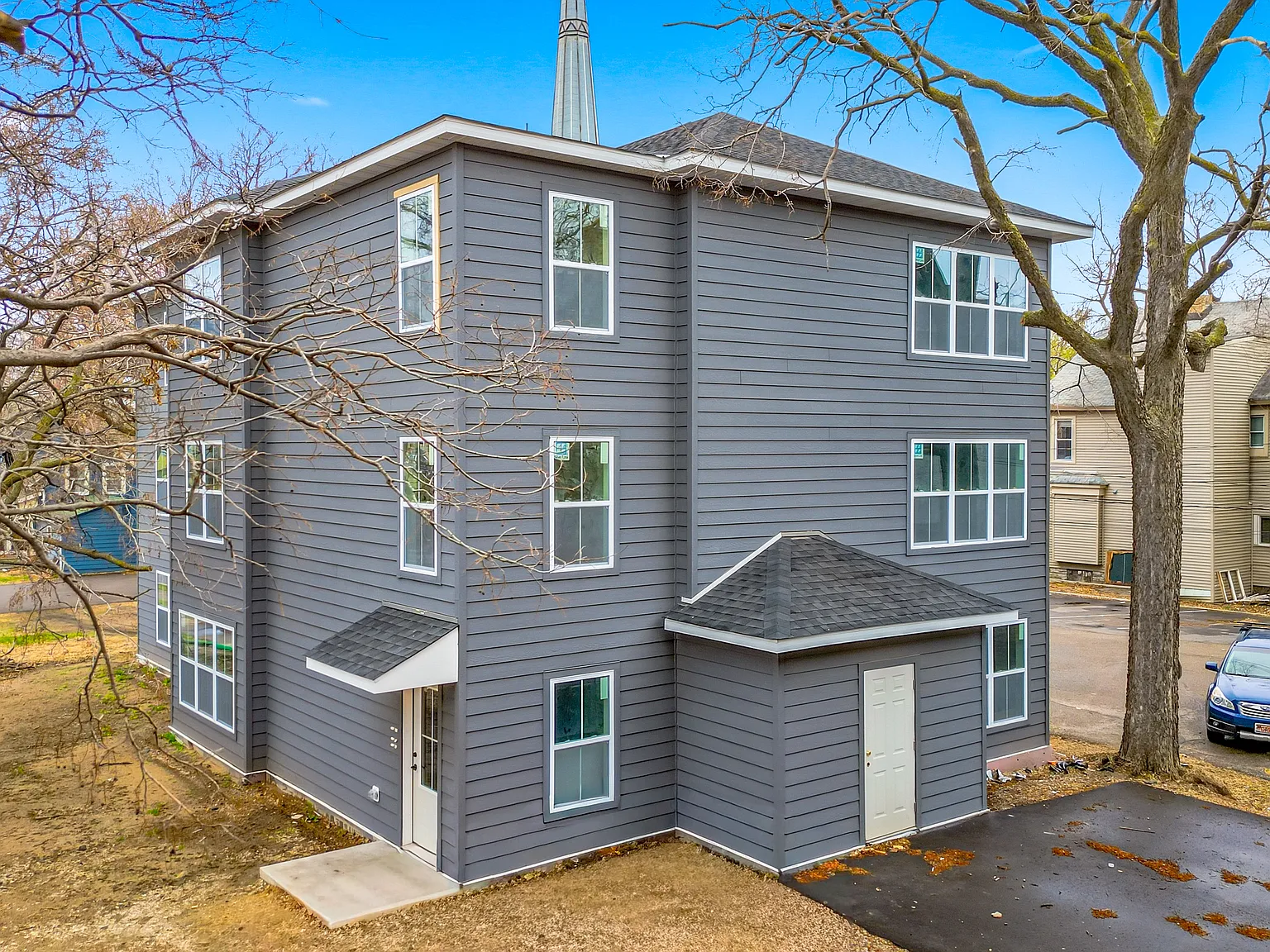 5 bed, $2,995 — Photo 2