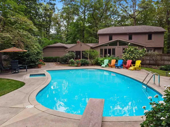 10835 Oaktree Rd, Fort Wayne, IN 46845