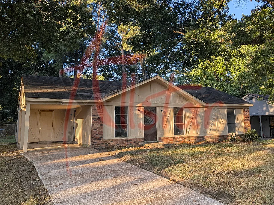 2705 Magnolia Dr
