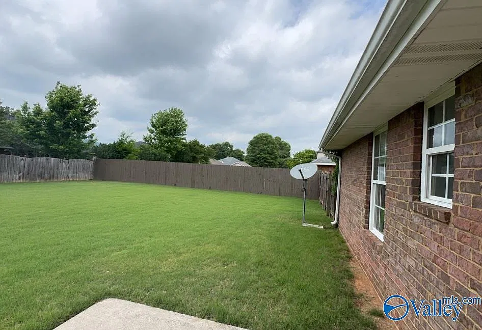 4 bed, 3.0 bath, 2430 sqft, $1,995 — Photo 2