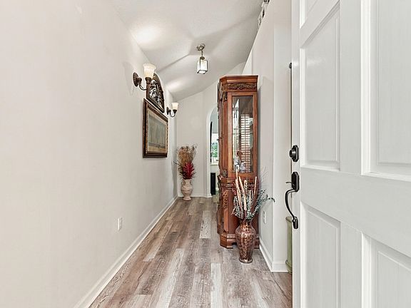 3rd image of 513 6th Ave. S