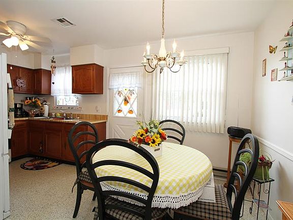 3rd image of 18A Easton Dr #55