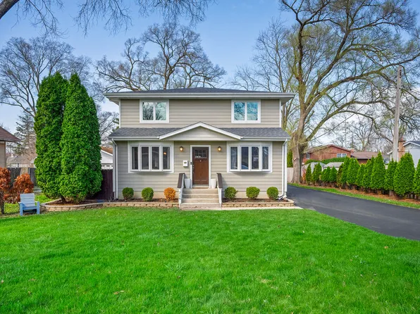 216 N Washington St, Westmont, IL 60559