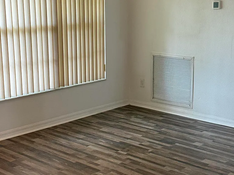 5824 NW Zenith Dr — Photo 8