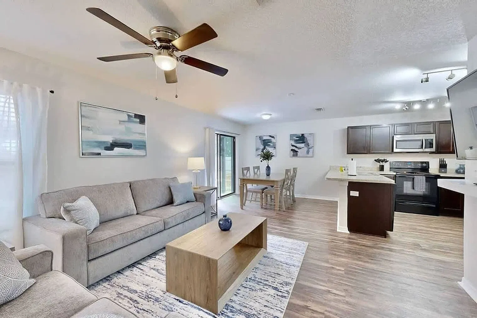 3 bed, 2.0 bath, 1130 sqft, $2,216 — Photo 1