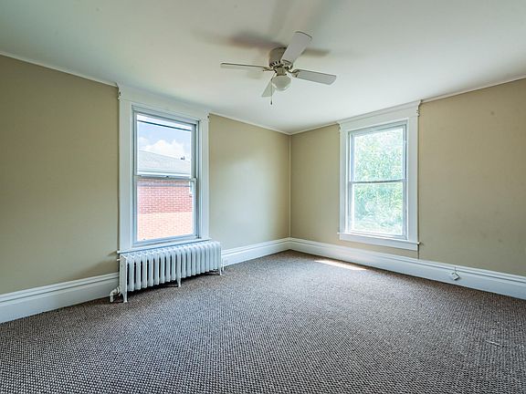 4th image of 530 Foster St