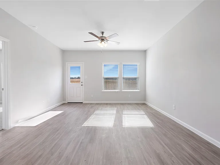 16632 Aurora St — Photo 12