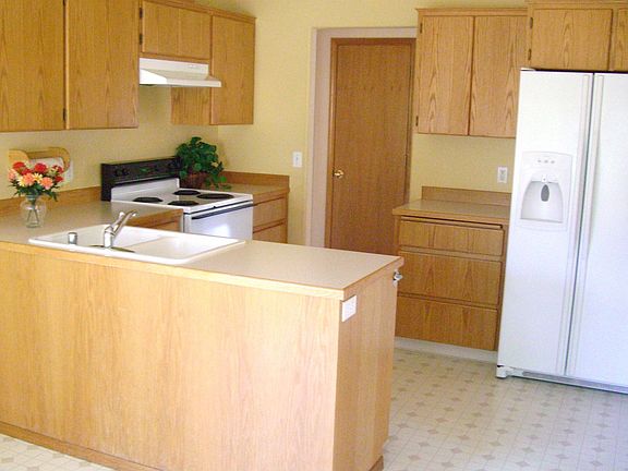 5th image of 10210 NE 85th Cir