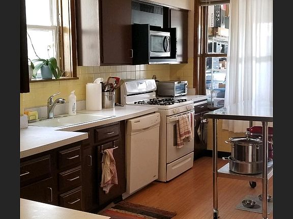 5th image of 3644 N Hermitage Ave APT 2