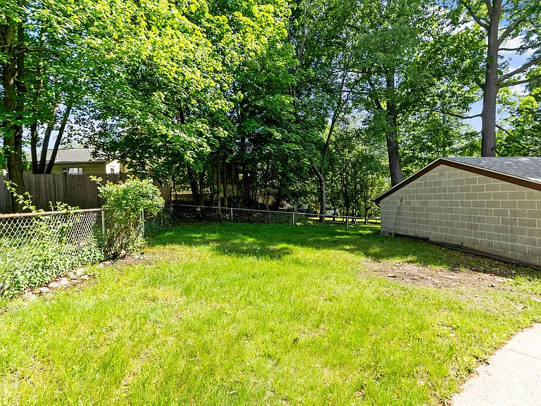 61 Warren St #2 — Photo 40