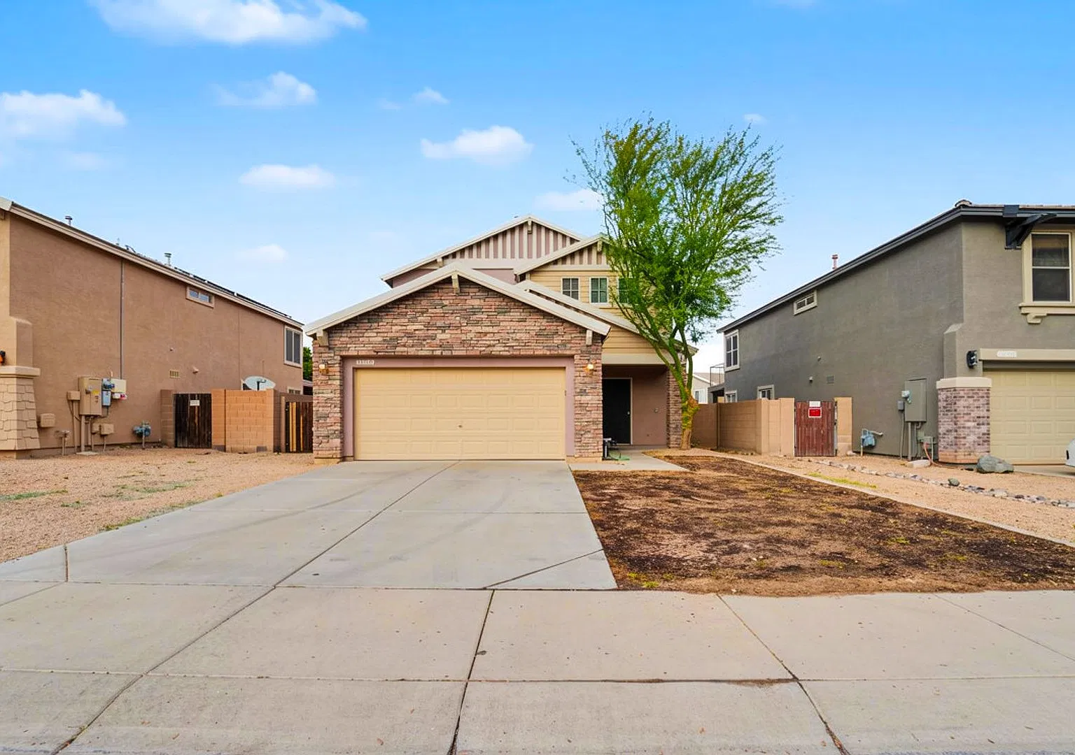 Spacious 5-Bedroom Home with Private Pool in Surprise! — Photo 2