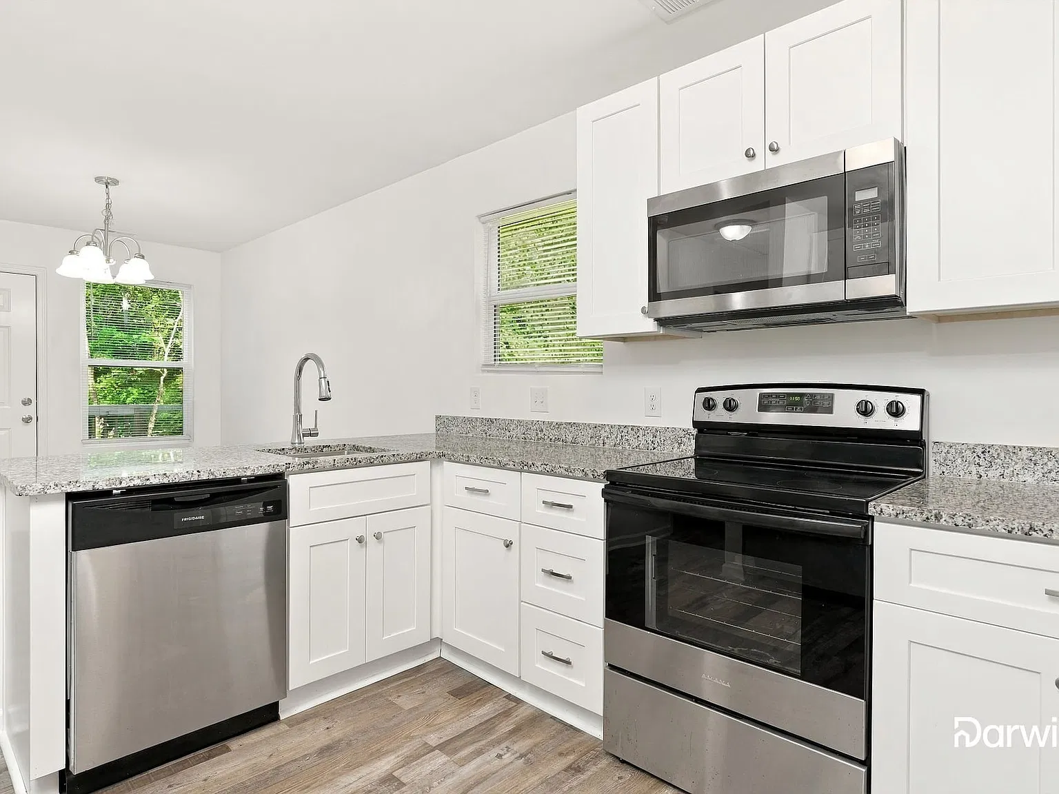 3 bed, 2.0 bath, 1080 sqft, $1,595 — Photo 4