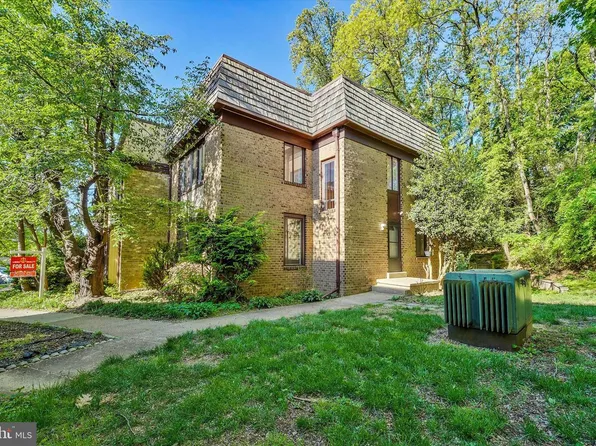 2974 Borge St, Oakton, VA 22124
