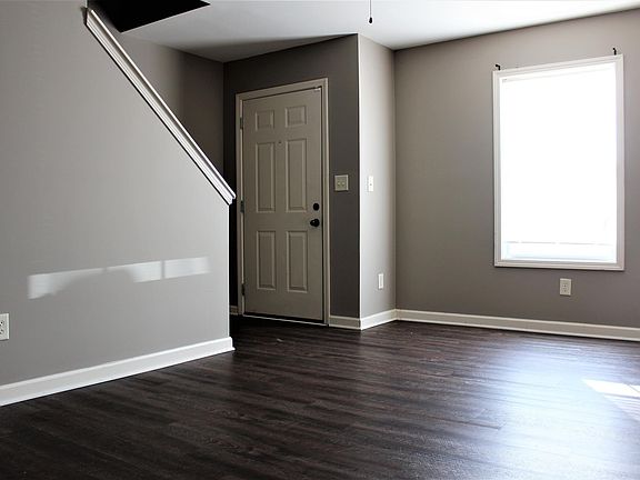 4th image of 1209 Ash Ridge Dr Unit E