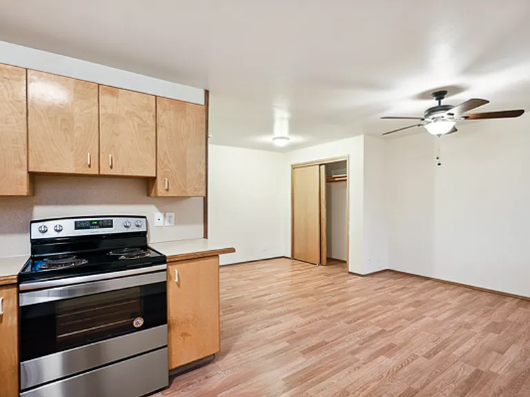Abbottsford Apartments — Photo 120