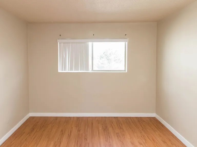 645 Lime Ave — Photo 14