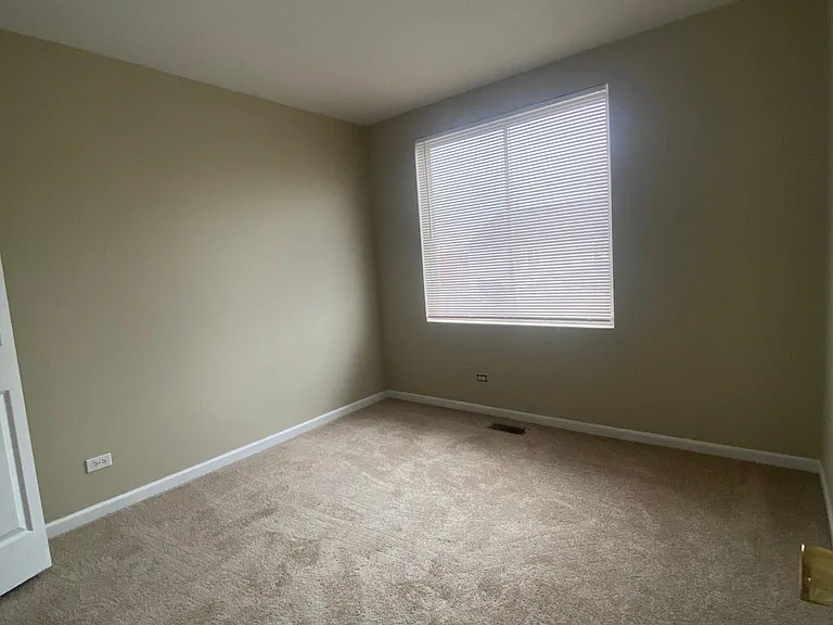 995 Symphony Dr — Photo 12