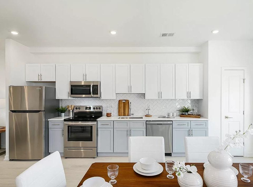 Kitchen (Staged Photo)
