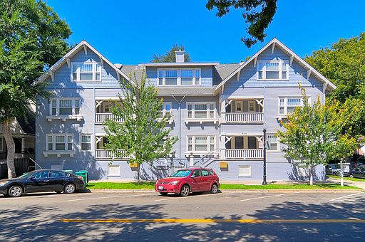 2nd image of 600 11th St APT 3