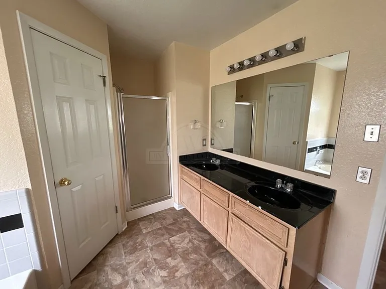 2707 Casey Dr — Photo 10