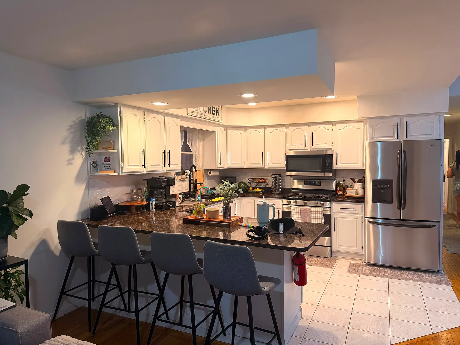 3 bed, 1200 sqft, $2,750 — Photo 3