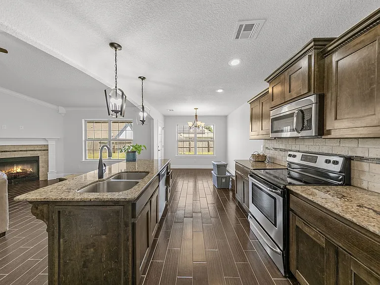 3002 Fernwood Ave — Photo 3