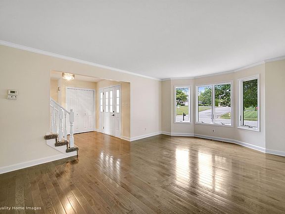 3rd image of 2539 Castlewood Dr