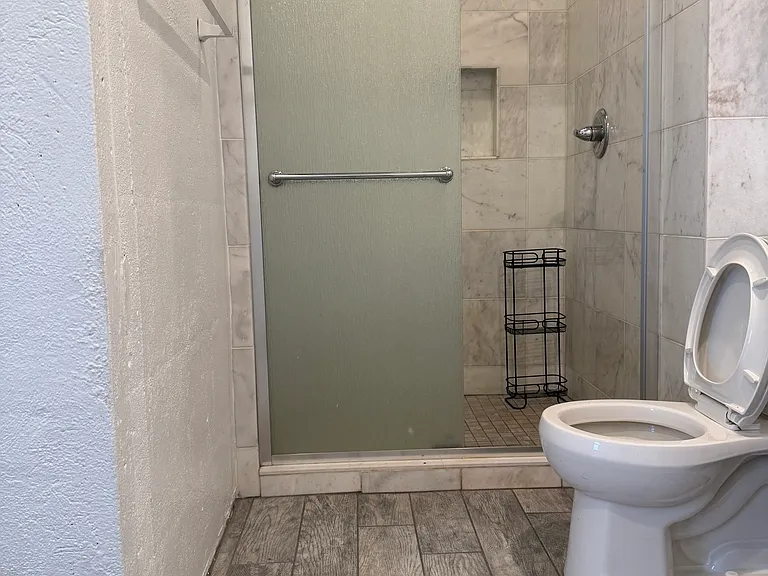 1011 Cherry St #4F — Photo 16