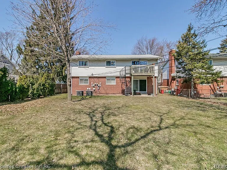 215 Woodsboro Dr — Photo 24