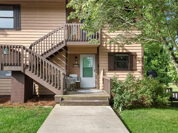 300 E Main St, Pilot Mountain, NC 27041