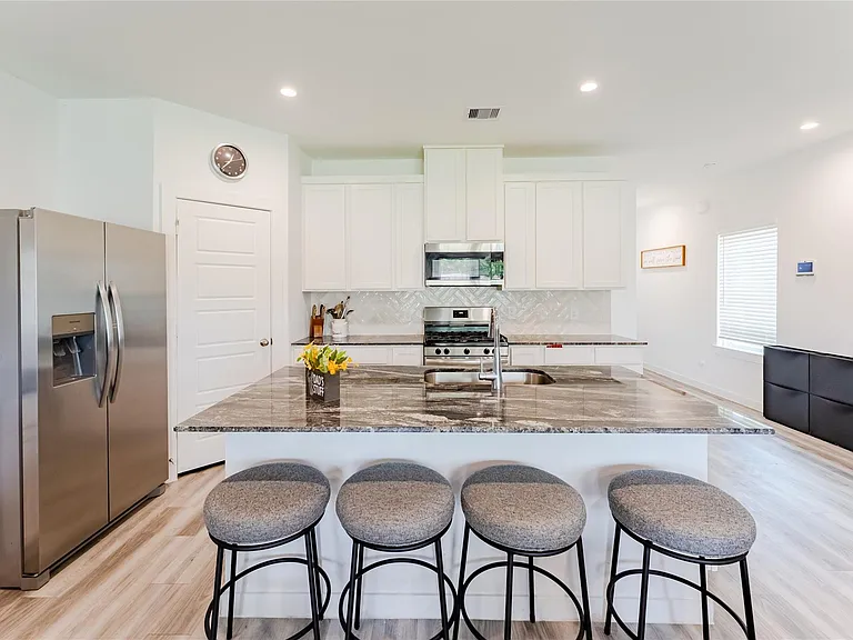10213 Berkeley Springs Trl — Photo 16
