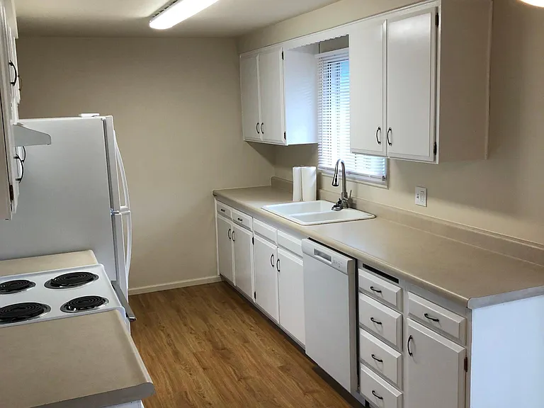 1720 Barton St — Photo 6
