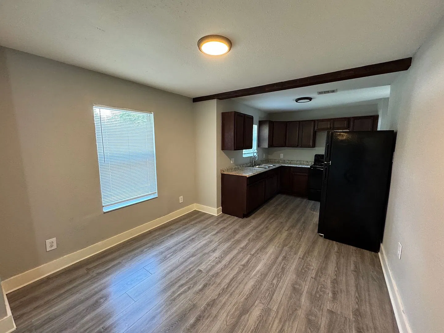 Updated 2 Bedroom in Central Waco — Photo 4