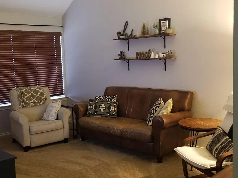 611 Oliver Ln — Photo 5