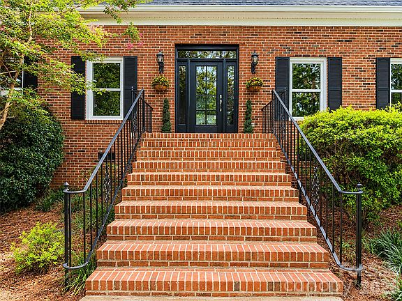 5th image of 8503 Foxbridge Dr