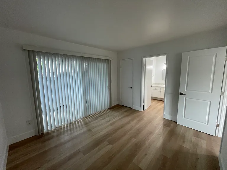 1221 E Beechwood St #3B — Photo 7