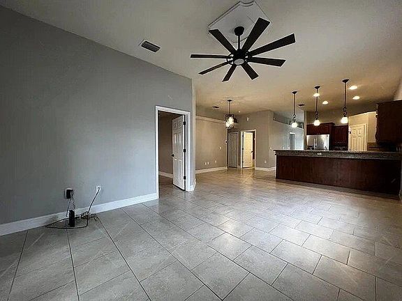 3rd image of 8011 N Clark Ave