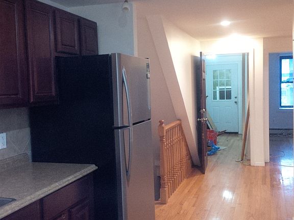 5th image of 154 Putnam Ave APT 1