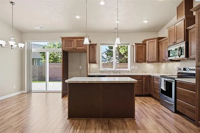 3 bed, 1787 sqft, $2,295 — Photo 3