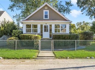 16 Beechcrest St, Warwick, RI 02888